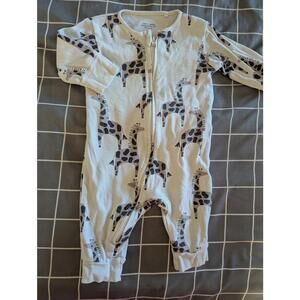 Next giraffe sleeper